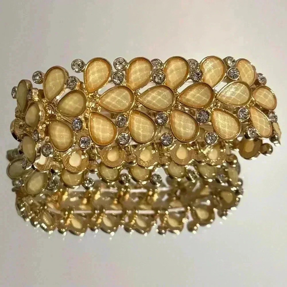 🆕💎Vintage Floral Stretch Bracelet - Picture 2 of 16
